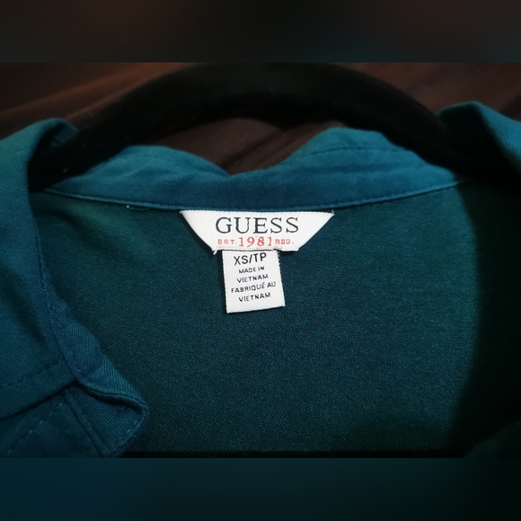 Ladies XS Guess Sleeveless Button Down - Picture 1 of 3